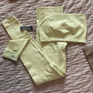 SET ACTIVE- tube top and leggings